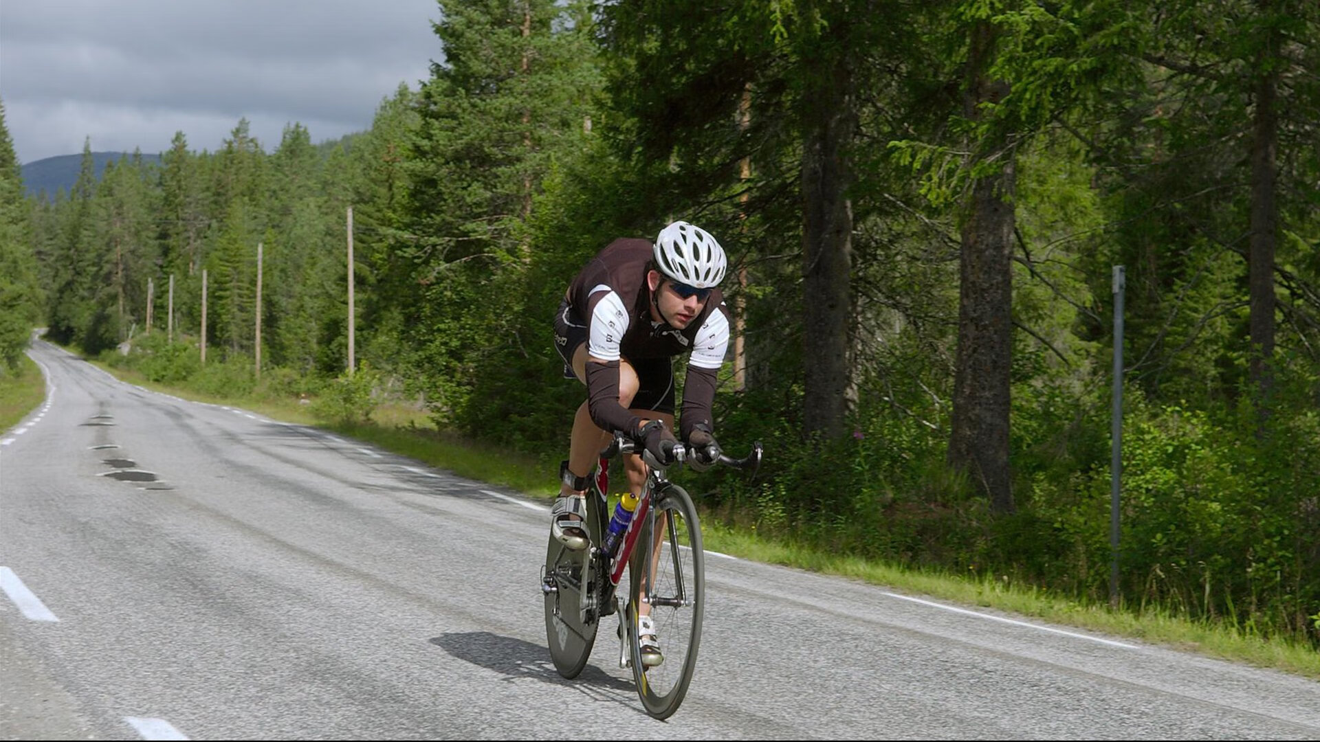【年度最佳策略】分析冠军运动员的攻守平衡之道，得到冠军的运动员平时是怎么训练的