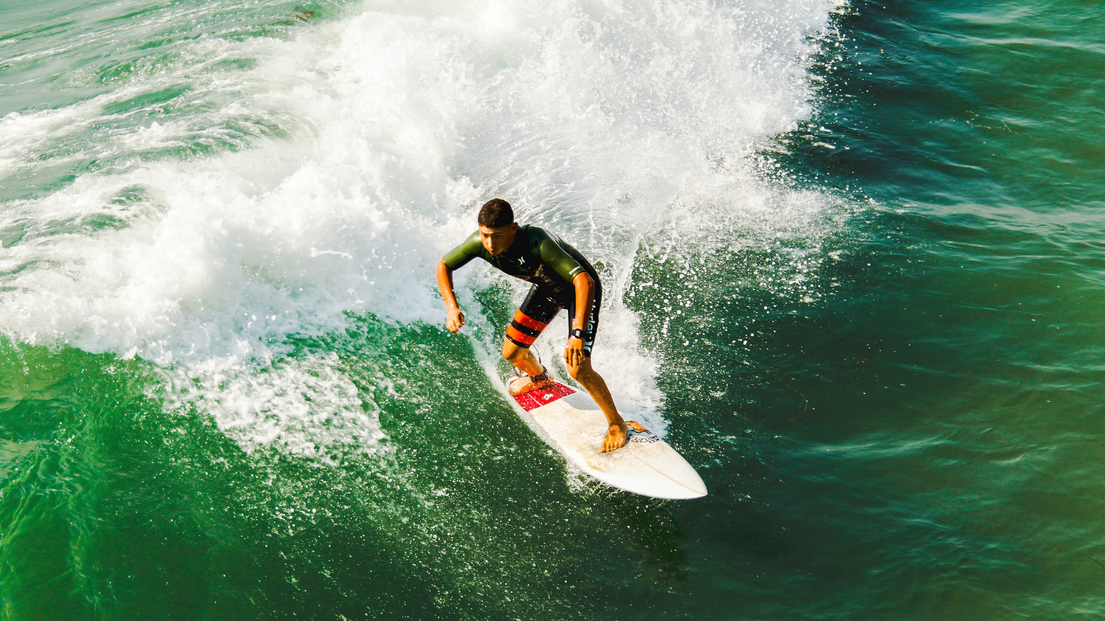 开云官网-法甲赛季斗志高昂，悬念持续升温，法甲上赛季