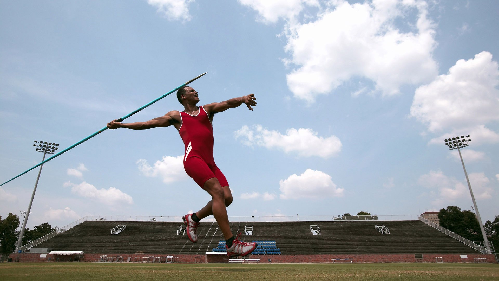电子竞技的传播学研究：媒体影响与舆论引导，电子竞技传播与解说